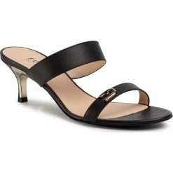 Klapki FURLA - 1927 1063346 S YC88 WU0 Nero. Czarne klapki damskie Furla, z aplikacjami, ze skóry ekologicznej, bez obcasa, na obcasie. Za 1039,00 zł.
