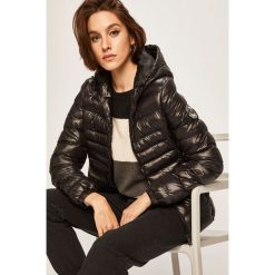Answear - Kurtka. Czarne kurtki damskie ANSWEAR, s, bez wzorów, z poliesteru, krótkie. W wyprzedaży za 139,90 zł.