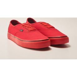 Trampki - Czerwony. Czerwone trampki męskie marki House, bez wzorów, bez zapięcia. Za 59,99 zł.