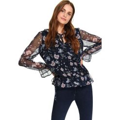 Szyfonowa bluzka z falbankami. Bluzki damskie Top Secret, w kwiaty, z szyfonu, eleganckie, z dekoltem w serek, z długim rękawem. W wyprzedaży za 39,99 zł.