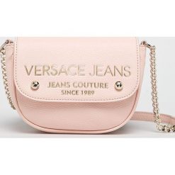 Versace Jeans - Torebka. Różowe listonoszki damskie Versace Jeans, w paski, z poliesteru, na ramię, małe, bez dodatków. W wyprzedaży za 359,90 zł.