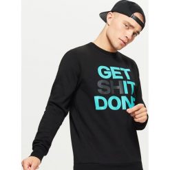 Bluza z napisem - Czarny. Czarne bluzy męskie rozpinane marki Cropp, l, z napisami. Za 79,99 zł.