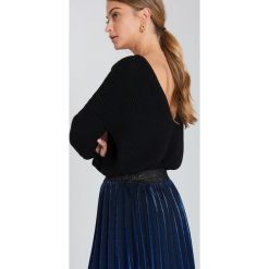 Swetry damskie: NA-KD Sweter z dzianiny z dekoltem V – Black