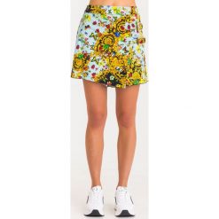 SPÓDNICA Versace Jeans Couture. Żółte spódniczki damskie z jeansu, mini, proste. Za 950,95 zł.
