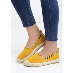 Żółte Espadryle Say Yes. Żółte espadryle damskie marki Born2be, z aplikacjami, bez obcasa, na płaskiej podeszwie. Za 59,99 zł.