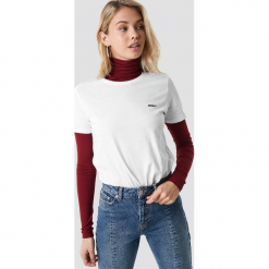 NA-KD Trend T-shirt basic Saint - White. Białe t-shirty damskie marki NA-KD Trend, z nadrukiem, z jersey, z okrągłym kołnierzem. Za 72,95 zł.