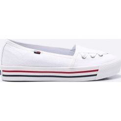 Tommy Jeans - Tenisówki. Białe trampki i tenisówki damskie marki Tommy Jeans, z jeansu. W wyprzedaży za 219,90 zł.