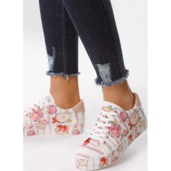 Różowe Trampki Motivating. Różowe półbuty damskie Born2be, w paski, z paskami. Za 69,99 zł.
