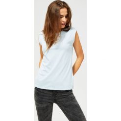 Bluzka basic. Niebieskie bluzki damskie Moodo, xl, bez wzorów, bez kołnierzyka, bez rękawów. Za 7,99 zł.
