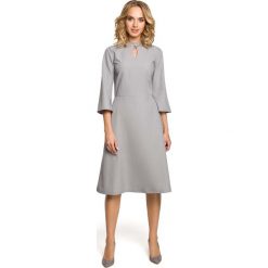 Szara Sukienka Wizytowa z Rozkloszowanymi Rękawami. Szare sukienki damskie koktajlowe marki Molly.pl, na co dzień, s, ze stójką, midi, rozkloszowane. Za 128,90 zł.