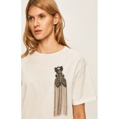 Patrizia Pepe - T-shirt. Czarne bluzki damskie Patrizia Pepe, s, bez wzorów, z bawełny, z okrągłym kołnierzem. W wyprzedaży za 319,90 zł.