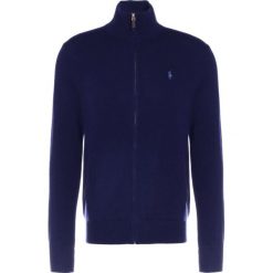 Polo Ralph Lauren LORYELLE Kardigan hunter navy. Niebieskie kardigany męskie marki Polo Ralph Lauren, m, z materiału, polo. W wyprzedaży za 629,25 zł.