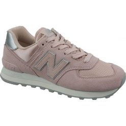 Różowe Obuwie New Balance W WL574OPS. Różowe buty sportowe damskie New Balance, bez wzorów, z zamszu, sportowe. W wyprzedaży za 359,00 zł.