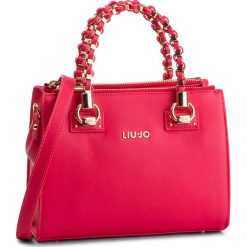 Torebka LIU JO - S Satchel Zip N19101 E0040 Azalea 81852. Różowe torebki klasyczne damskie Liu Jo, bez wzorów, ze skóry ekologicznej, klasyczne, bez dodatków. W wyprzedaży za 399,00 zł.