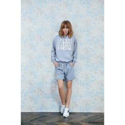 Szara bluza damska oversize LUXURY. Szare bluzy damskie Pakamera, z aplikacjami, bez rękawów, z kapturem. Za 379,00 zł.