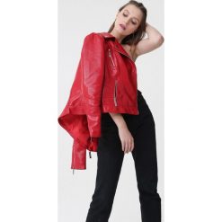Czerwona Ramoneska Air Person. Czerwone kurtki damskie Born2be, s, bez wzorów, klasyczne, długie, bez kaptura. Za 159,99 zł.