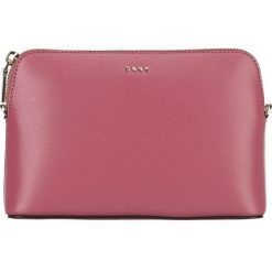 DKNY Bryant Cross body bag Czerwony Różowy. Różowe torebki klasyczne damskie DKNY, w paski, ze skóry, bez dodatków. Za 826,95 zł.