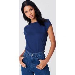 NA-KD Basic T-shirt z surowym wykończeniem - Blue,Navy. Różowe t-shirty damskie marki NA-KD Basic, z bawełny. Za 40,95 zł.
