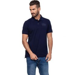 Koszulka polo w kolorze granatowym. Koszulki męskie Lonsdale, Kangol. W wyprzedaży za 69,95 zł.