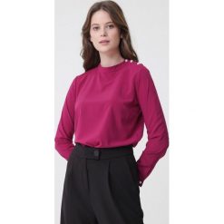 Fioletowa Bluzka Caitlin. Fioletowe bluzki damskie Born2be, z aplikacjami, z materiału, eleganckie. Za 59,99 zł.