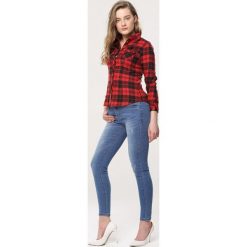 Czarno-Czerwona Koszula Poised. Czarne bluzki damskie Born2be, xl, bez wzorów, z wykładanym kołnierzem, bez rękawów. Za 49,99 zł.