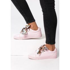 Różowe Buty Sportowe Reputability. Różowe buty sportowe damskie Born2be, bez wzorów, sportowe. W wyprzedaży za 29,99 zł.