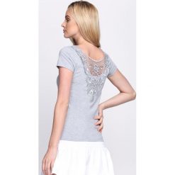 Szary T-shirt Sweet Teraphy. Szare t-shirty damskie Born2be, xl, bez wzorów, z okrągłym kołnierzem. Za 29,99 zł.