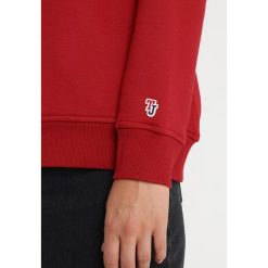 Tommy Jeans CLASSICS Bluza samba. Czerwone bluzy damskie marki Tommy Jeans, xxs, z bawełny. Za 349,00 zł.
