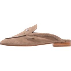Chodaki damskie: BCBGeneration SABRINA Klapki taupe