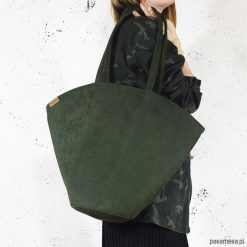 Shelly bag ciemnozielona torba nubuk syntetyczny. Zielone torebki klasyczne damskie Pakamera, w paski, z nubiku. Za 165,00 zł.