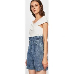 Scotch & Soda - Szorty. Niebieskie szorty damskie Scotch & Soda, w paski, z bawełny, casualowe, z podwyższonym stanem. W wyprzedaży za 349,90 zł.