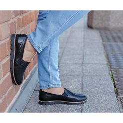 Półbuty - skóra naturalna - model 252 - kolor czarny błyszczący. Czarne półbuty damskie Zapato, ze skóry. W wyprzedaży za 224,25 zł.