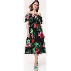 Czarna Sukienka Brilliance. Czarne sukienki damskie Born2be, xl, z aplikacjami, klasyczne, bez kołnierzyka, bez rękawów, midi. Za 59,99 zł.