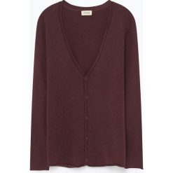 Wełniany kardigan w kolorze czerwonobrązowym. Czerwone kardigany męskie American Vintage, m, bez wzorów, z wełny. W wyprzedaży za 179,95 zł.