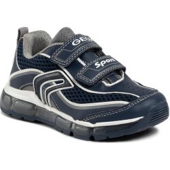 Sneakersy GEOX - J Android B. C J0244C 014BU C0661 S Navy/Grey. Niebieskie trampki chłopięce Geox, bez wzorów, ze skóry ekologicznej, na rzepy. W wyprzedaży za 219,00 zł.