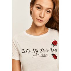 Answear - T-shirt. Białe topy damskie ANSWEAR, s, z nadrukiem, z bawełny, z okrągłym kołnierzem. W wyprzedaży za 49,90 zł.