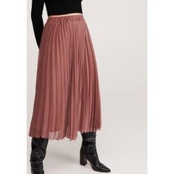 Spódnica w kropki - Różowy. Różowe spódniczki damskie Reserved, bez wzorów. Za 139,99 zł.