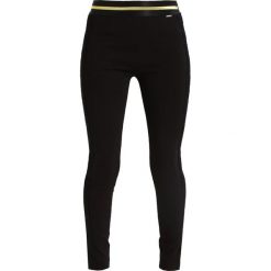 Jeansy damskie: Liu Jo Jeans FUSEAUX Legginsy black