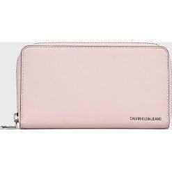 Calvin Klein Jeans - Portfel. Szare portfele damskie Calvin Klein Jeans, z jeansu. Za 269,90 zł.
