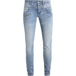 Freeman T. Porter COREENA Jeansy Slim Fit neighties. Niebieskie jeansy damskie Freeman T. Porter, bez wzorów, z elastanu. W wyprzedaży za 356,30 zł.