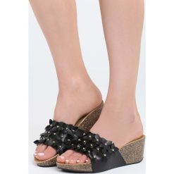Czarne Klapki Your Only One. Czarne crocsy damskie marki Born2be, na koturnie. Za 69,99 zł.