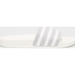 Adidas Originals - Klapki Adilette. Szare kapcie męskie adidas Originals, z materiału, bez zapięcia. W wyprzedaży za 139,90 zł.