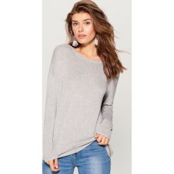 Kimonowy sweter z zamkiem na plecach - Szary. Szare swetry klasyczne damskie marki Mohito, l, z dekoltem na plecach. Za 59,99 zł.