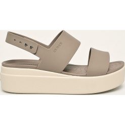 Crocs - Sandały. Niebieskie klapki damskie Crocs, bez wzorów, z gumy, bez obcasa, na obcasie. Za 239,90 zł.