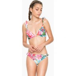 Biustonosz bikini "Tropic Frills" w kolorze białym ze wzorem. Białe biustonosze sportowe damskie marki Desigual Sport. W wyprzedaży za 125,95 zł.
