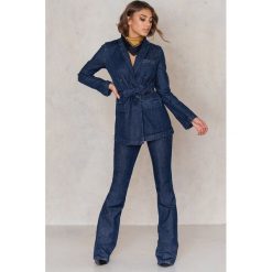 Jeansy damskie: SanneAlexandra Jeansy z delikatnie rozszerzanymi nogawkami – Blue