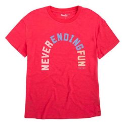 T-shirt w kolorze malinowym. Czerwone t-shirty damskie Pepe Jeans, s, z nadrukiem, z bawełny, z okrągłym kołnierzem. W wyprzedaży za 59,95 zł.