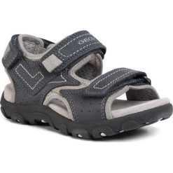 Sandały GEOX - J S.Strada A J0224A 0MECE C0661 M Navy/Grey. Szare sandały chłopięce Geox, ze skóry ekologicznej, bez zapięcia. Za 259,00 zł.