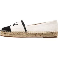 KARL LAGERFELD KAMINI SIGNATURE SLIP ON Espadryle white/black. Białe tenisówki damskie KARL LAGERFELD, z materiału. Za 529,00 zł.