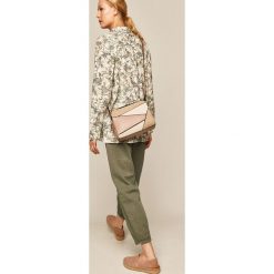 Medicine - Torebka Boho Breeze. Listonoszki damskie MEDICINE, bez wzorów, ze skóry ekologicznej, boho, na ramię, małe, bez dodatków. W wyprzedaży za 71,90 zł.